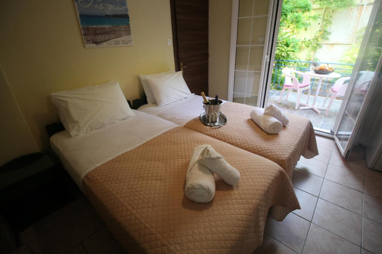 Batis Breeze Bed and Breakfast Perama  Eksteriør billede