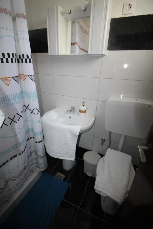 Batis Breeze Bed and Breakfast Perama  Eksteriør billede