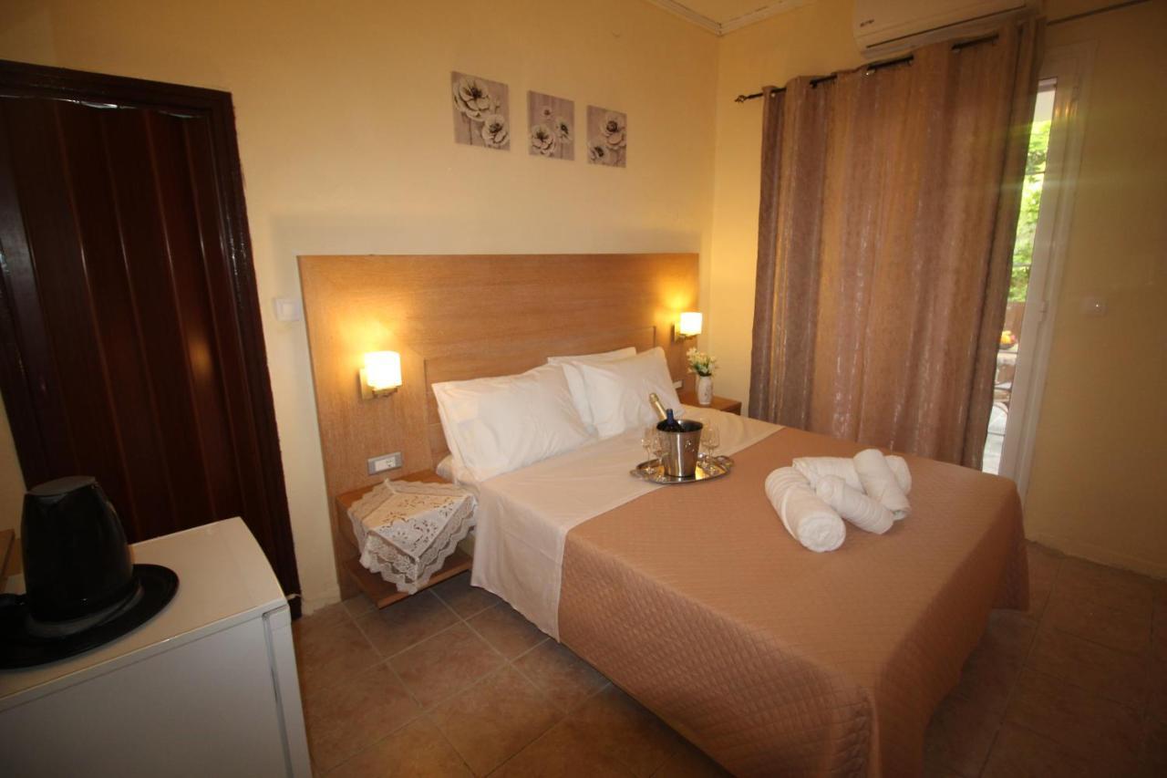 Batis Breeze Bed and Breakfast Perama  Eksteriør billede