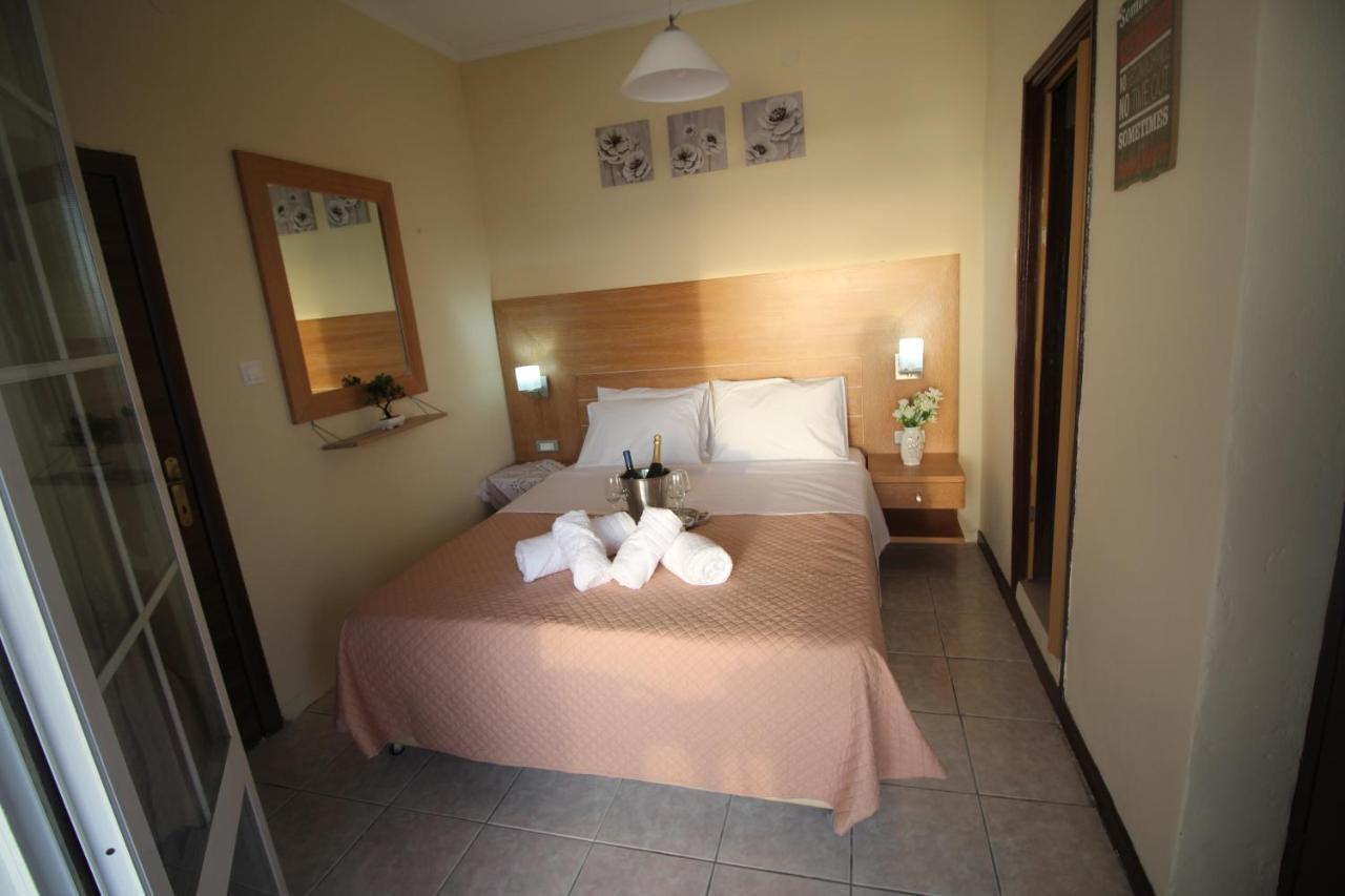 Batis Breeze Bed and Breakfast Perama  Eksteriør billede