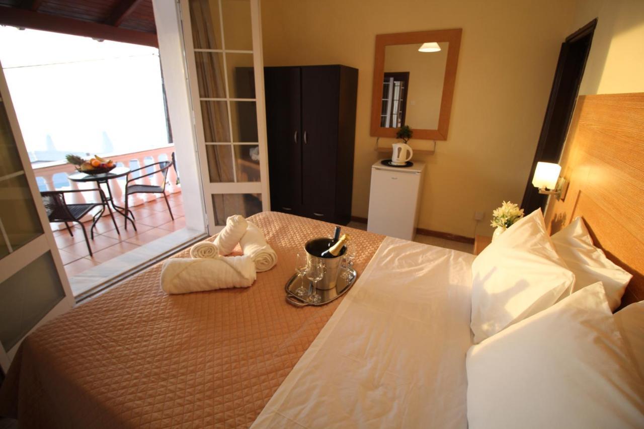 Batis Breeze Bed and Breakfast Perama  Eksteriør billede