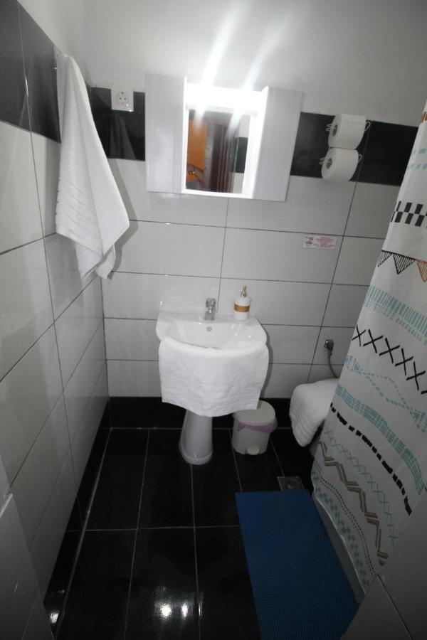 Batis Breeze Bed and Breakfast Perama  Eksteriør billede