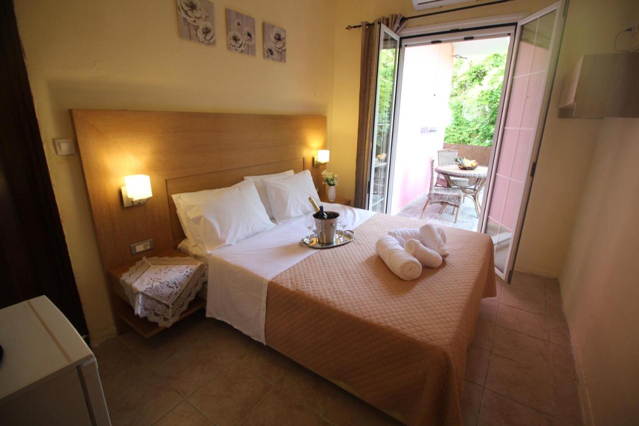 Batis Breeze Bed and Breakfast Perama  Eksteriør billede