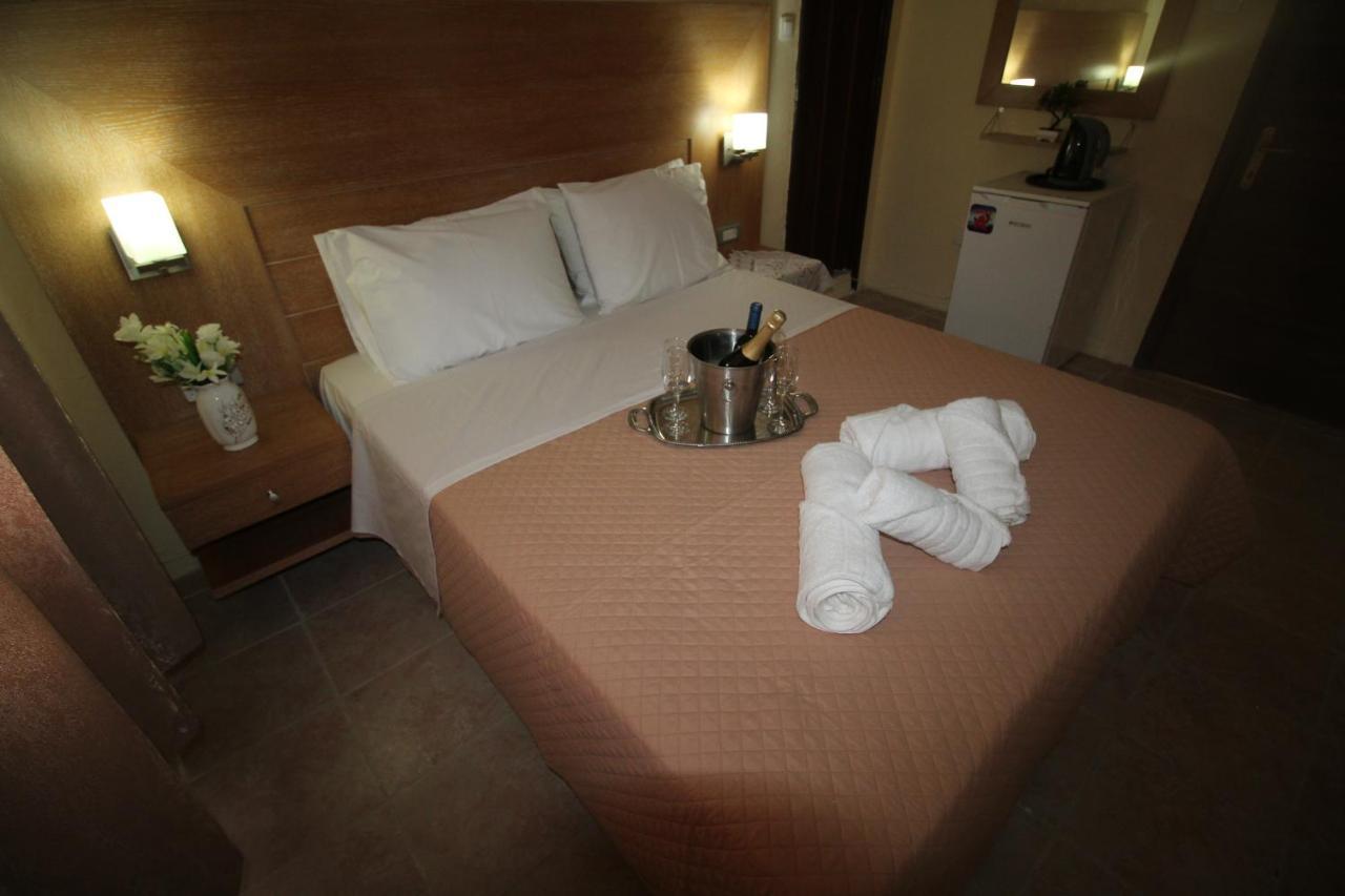 Batis Breeze Bed and Breakfast Perama  Eksteriør billede
